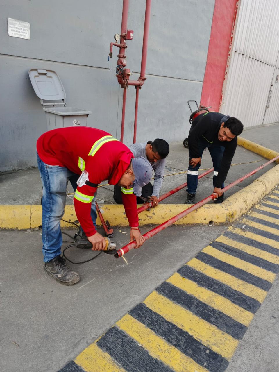 Rociadores y tuberias CI - instalación en techo